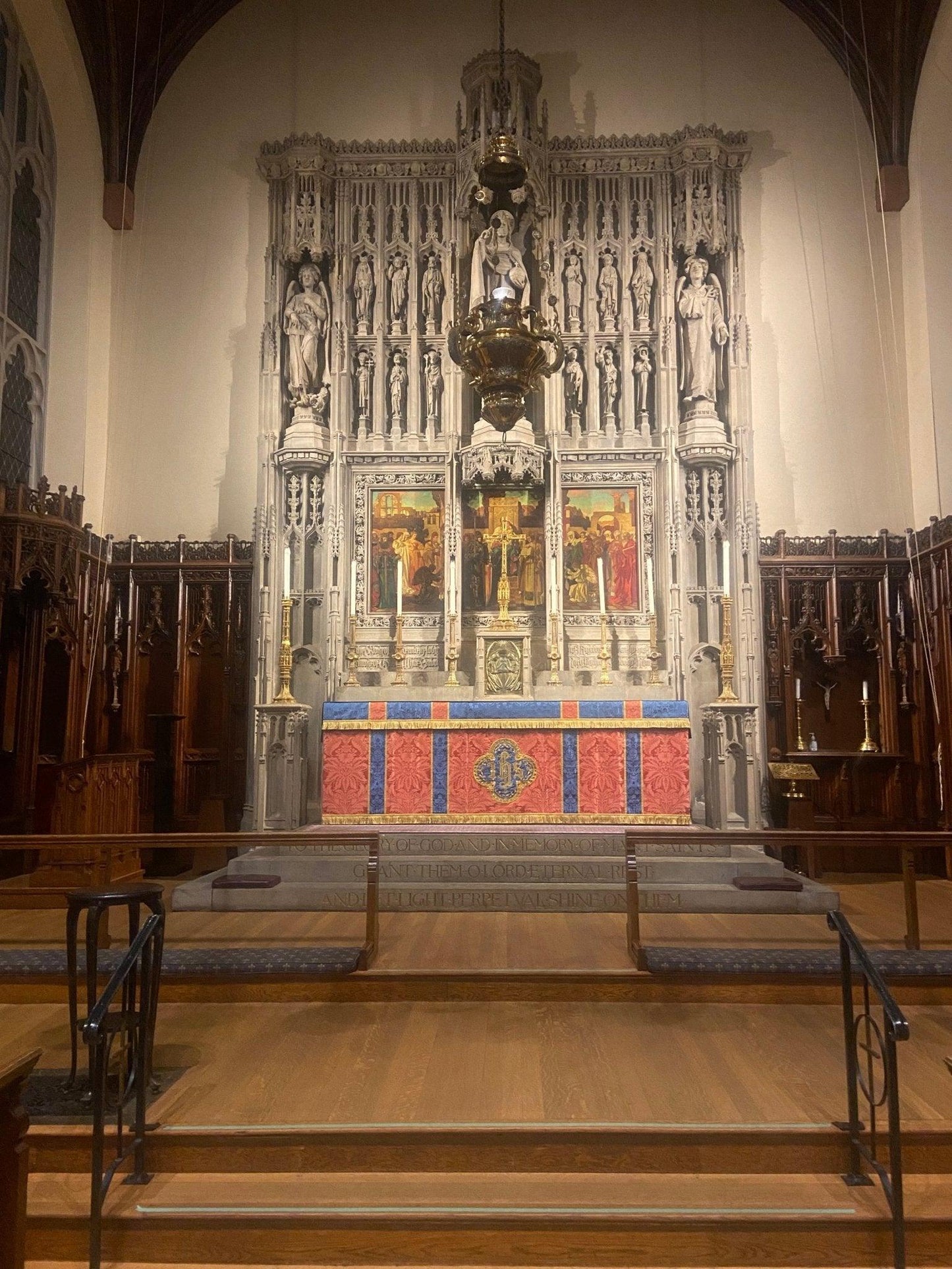 Altar frontal in Rose Sudbury with Blue Comper Cathedral orphreys - Watts & Co.
