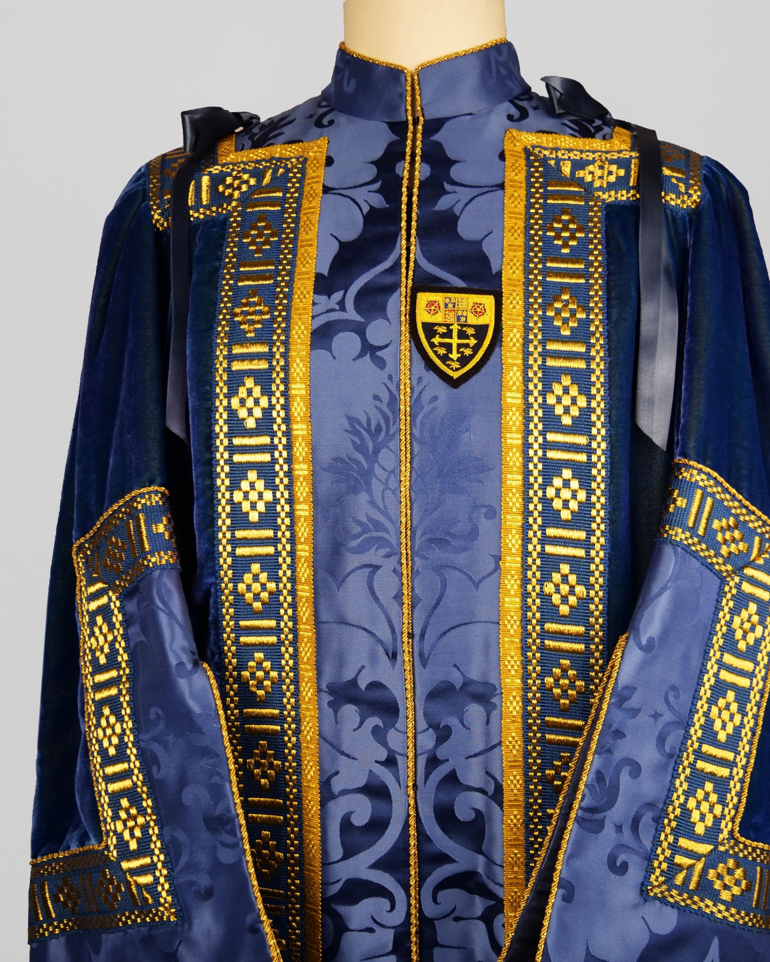 Royal Gcvo Robe Royal Connection - Watts and Co. – Watts & Co.