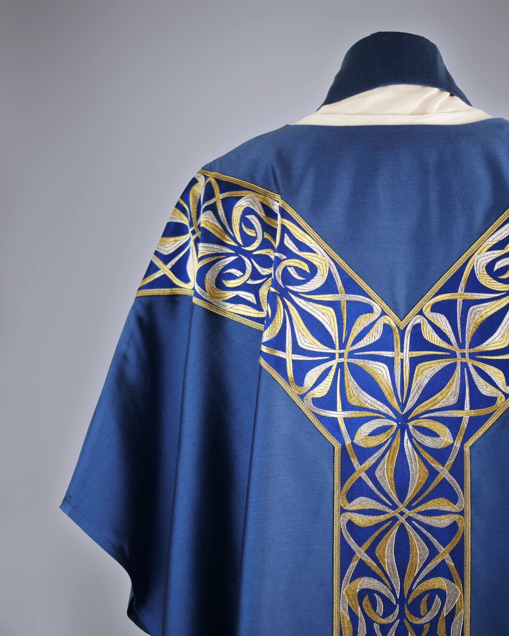 Abbey Low Mass Set - Watts & Co.