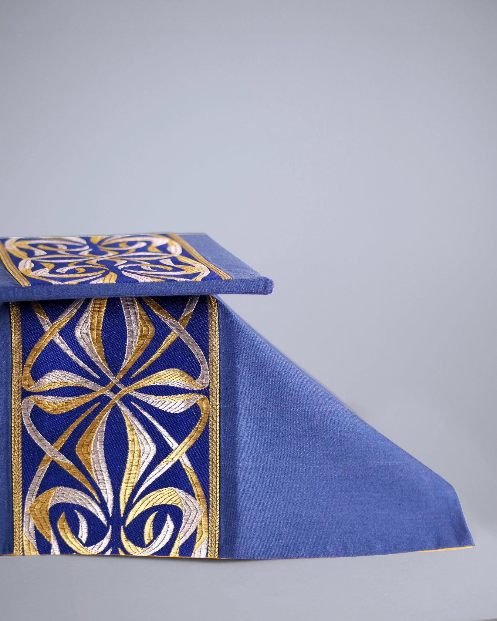 Abbey Low Mass Set - Watts & Co.