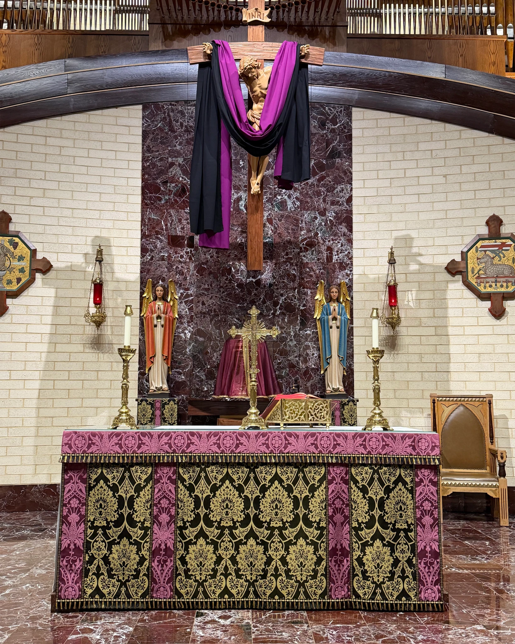 Altar Frontal in Black/Gold 'Gothic' with Comper Purple ‘Shrewsbury’ Orphreys - Watts & Co.