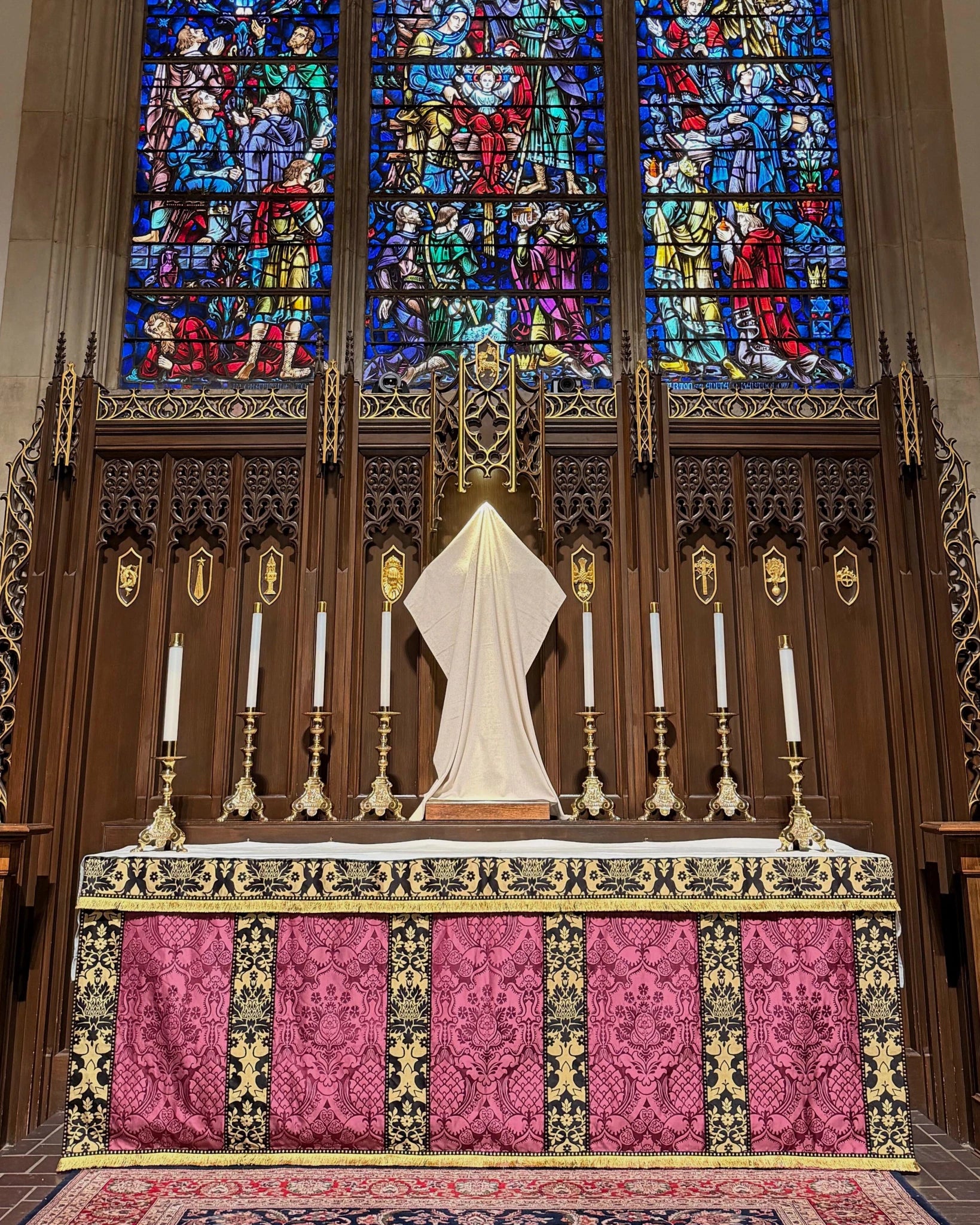 Altar Frontal in Comper Purple ‘Comper Cathedral’ with Black/Gold 'Van Der Weyden' Orphreys - Watts & Co.