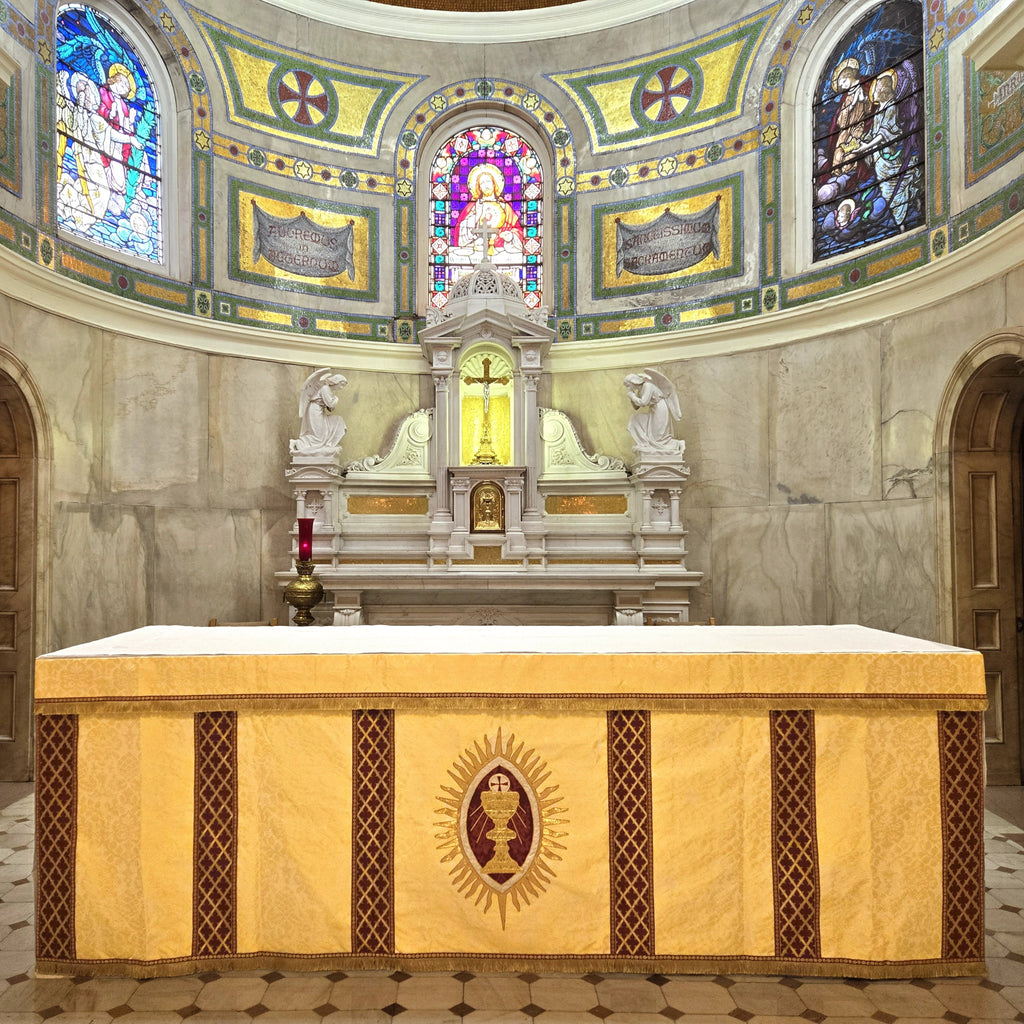 Altar Frontal in White/Gold 'Davenport' with Gothic Trellis Orphreys - Watts & Co.