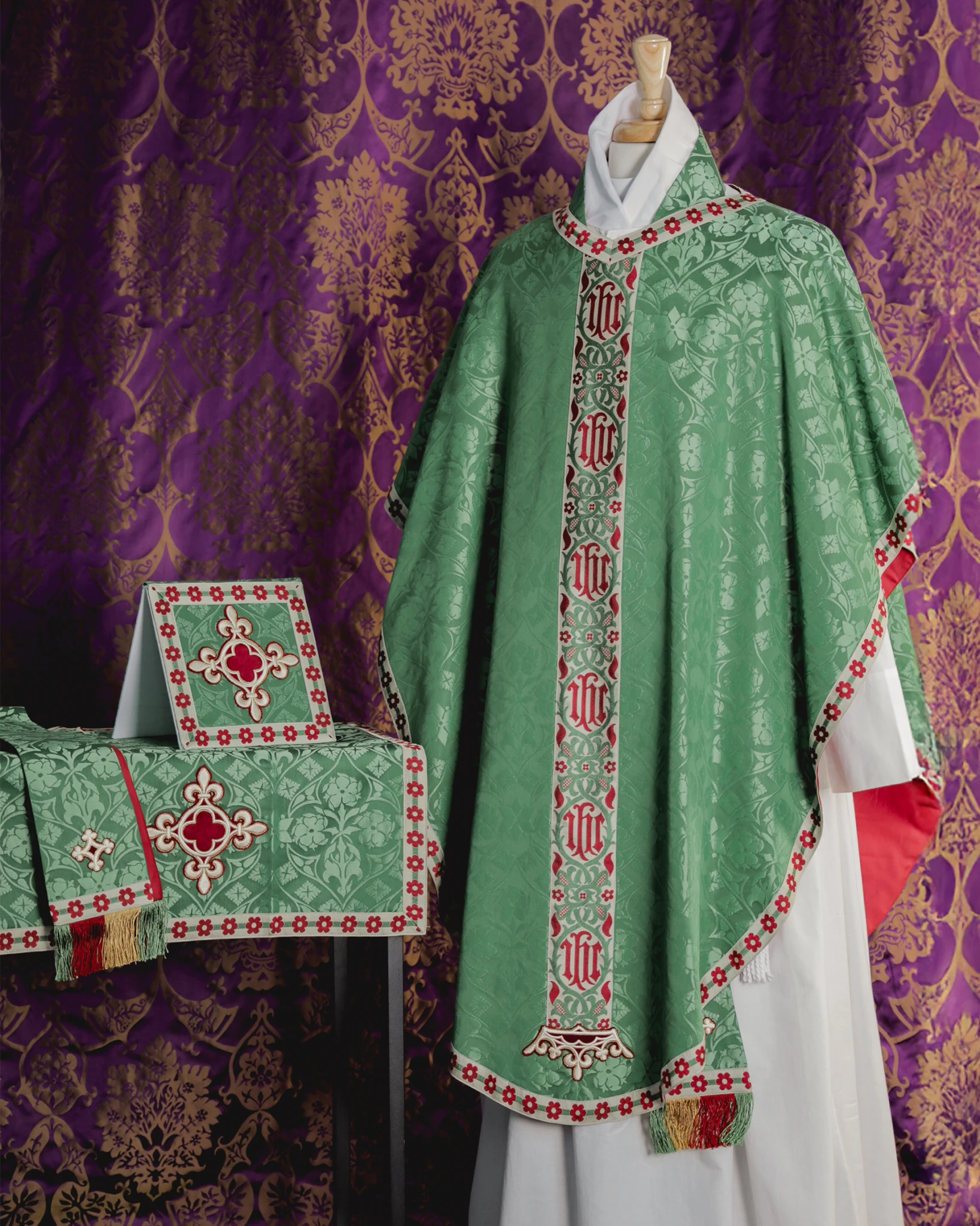 Holy Name Low Mass Set - Watts & Co.