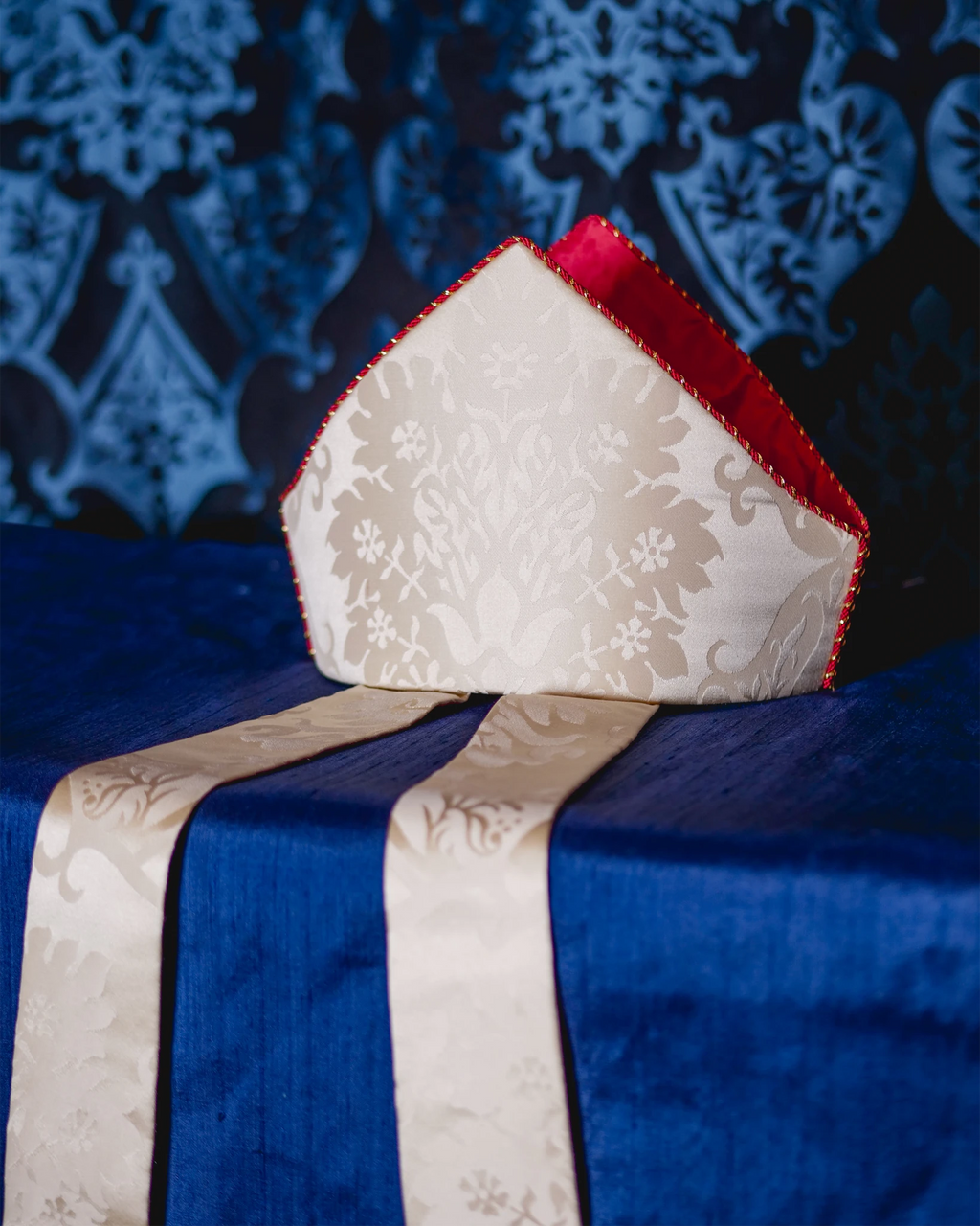 Old English Mitre in Cream 'Gothic' Silk - Watts & Co.