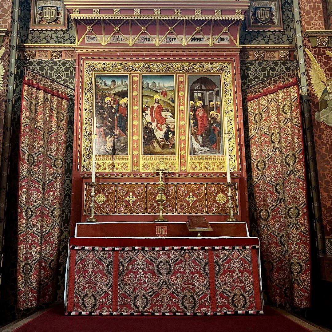 Altar Frontal in Red 'Pine' with Red Velvet Superfrontal - Watts & Co.