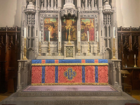 Altar frontal in Rose Sudbury with Blue Comper Cathedral orphreys - Watts & Co.