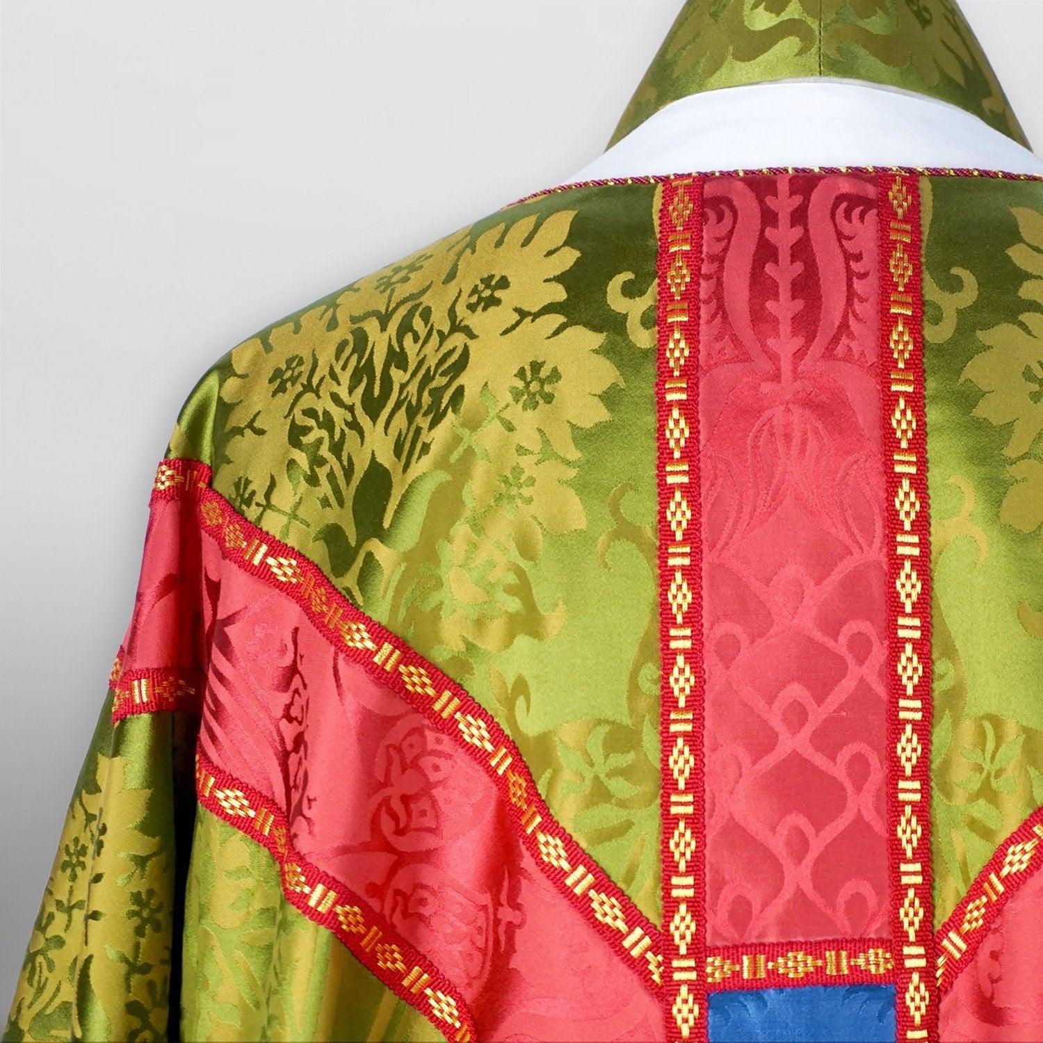 Full Gothic Chasuble in Green/Gold Gothic silk - Watts & Co. (international)