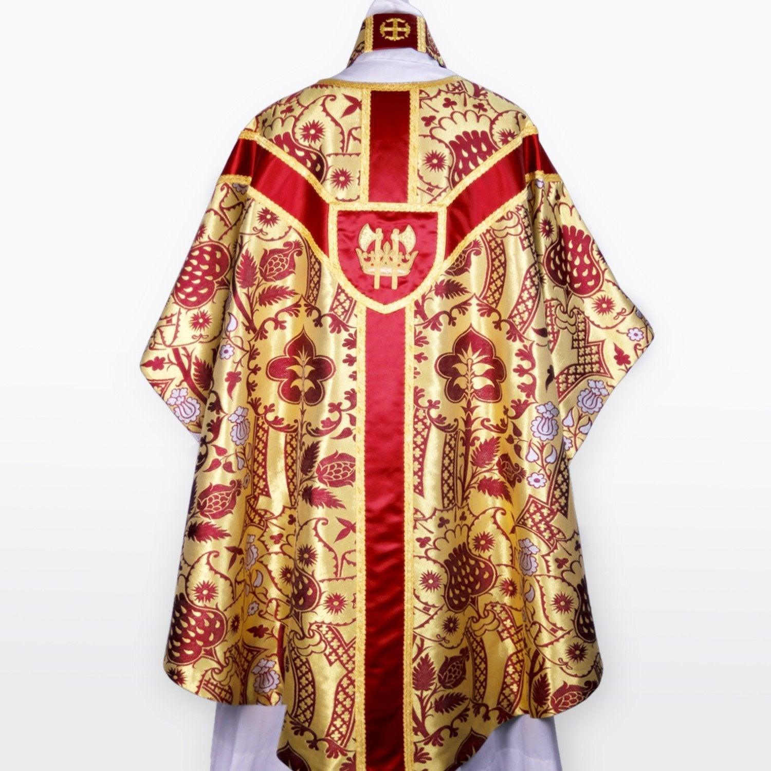 Full Gothic Chasuble in Red/White/Gold Comper Strawberry - Watts & Co. (international)
