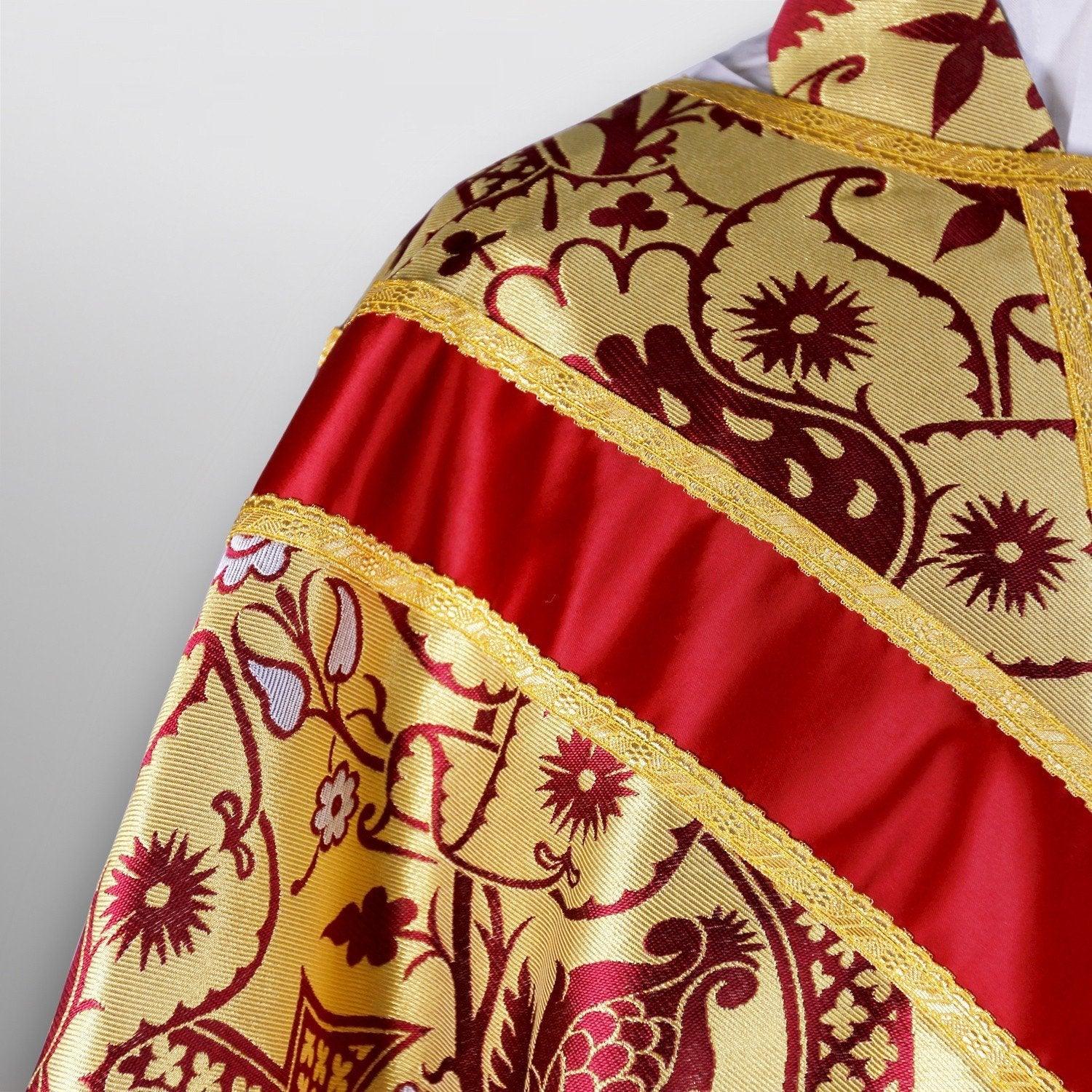 Full Gothic Chasuble in Red/White/Gold Comper Strawberry - Watts & Co. (international)