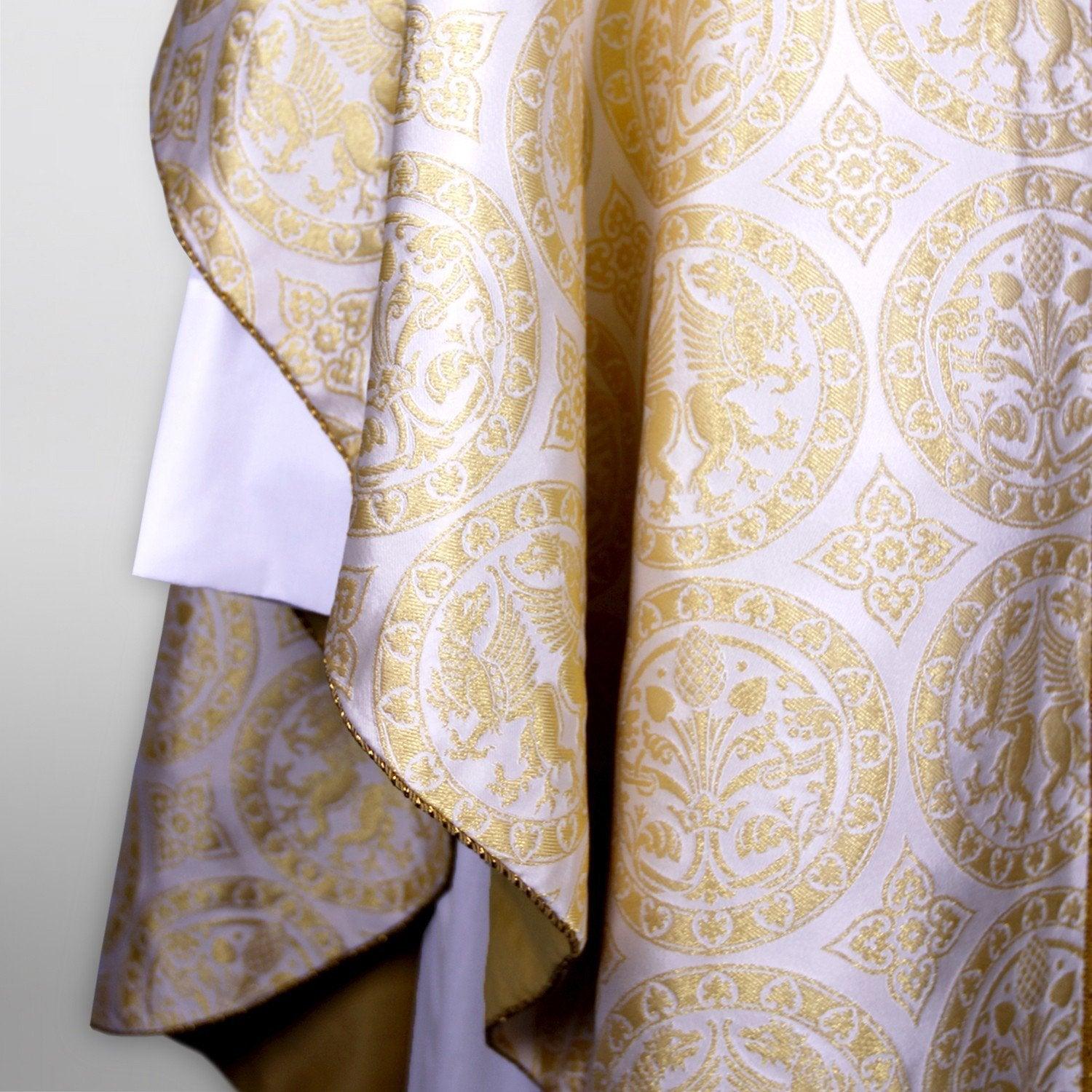 Full Gothic Chasuble in White/Gold Chalcedon - Watts & Co. (international)