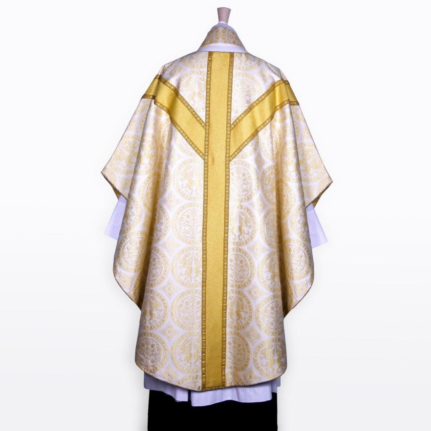 Full Gothic Chasuble in White/Gold Chalcedon - Watts & Co. (international)
